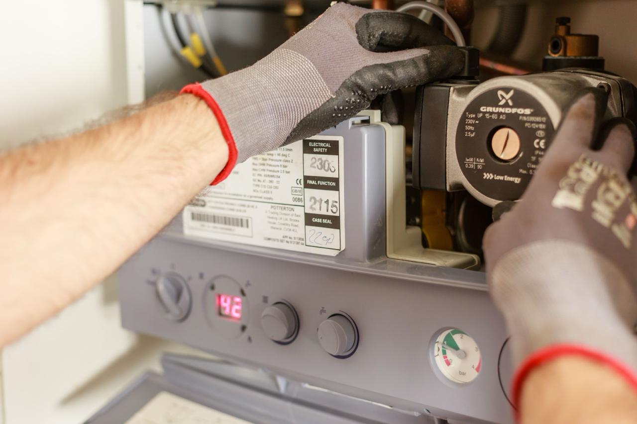 Réparation d'une chaudière gaz lors d'un dépannage à Auderghem